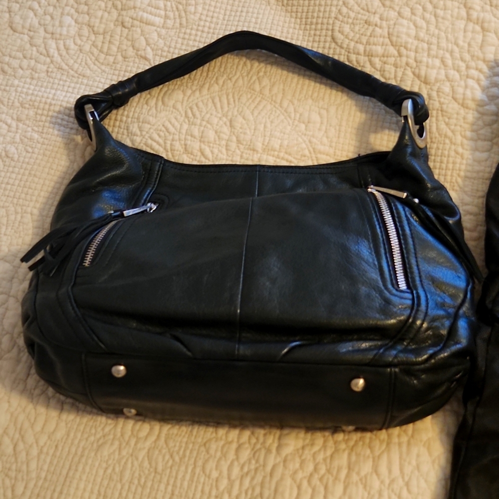 B makowsky black leather shoulder bag.